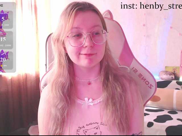 henby-streams live cam on BongaCams