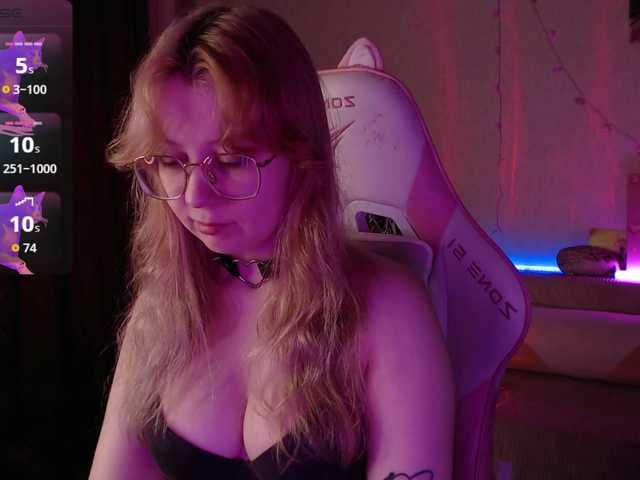 henby-streams live cam on BongaCams