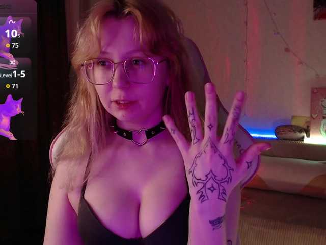 henby-streams live cam on BongaCams