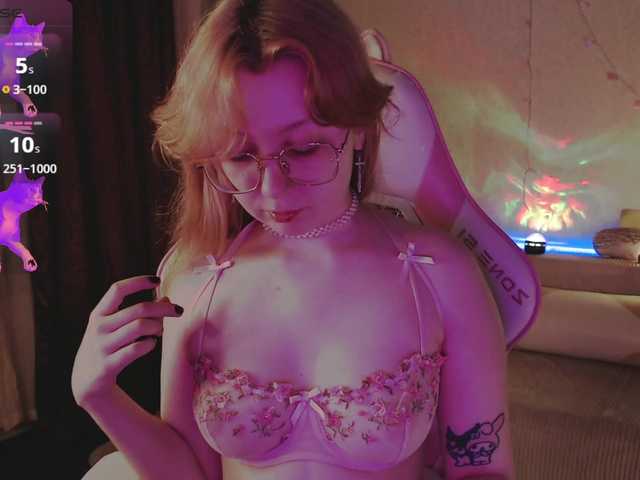 henby-streams live cam on BongaCams