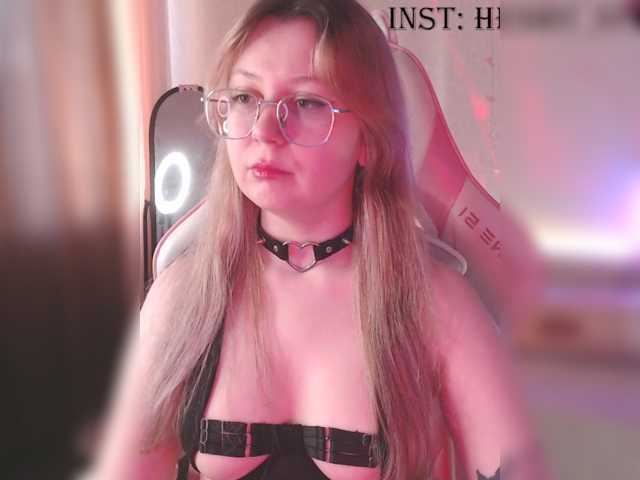 henby-streams, live now on BongaCams