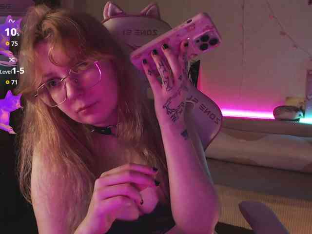 henby-streams Live Webcam on BongaCams