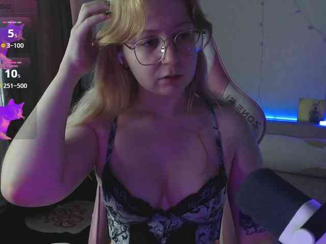 henby-streams Live Webcam on BongaCams
