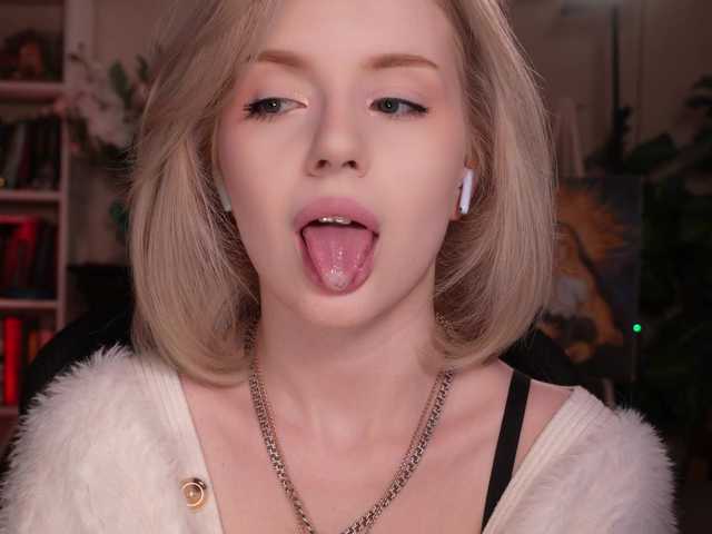 ChristieWade's BongaCams show and profile