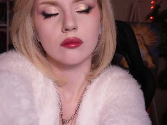 ChristieWade's BongaCams show and profile