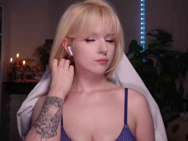 ChristieWade Sex Cam Show
