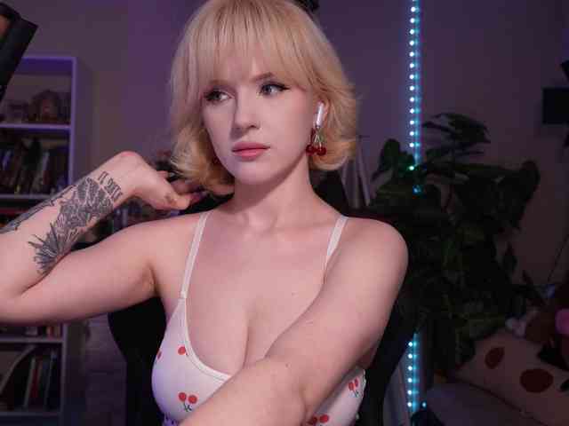 ChristieWade Sex Cam Show