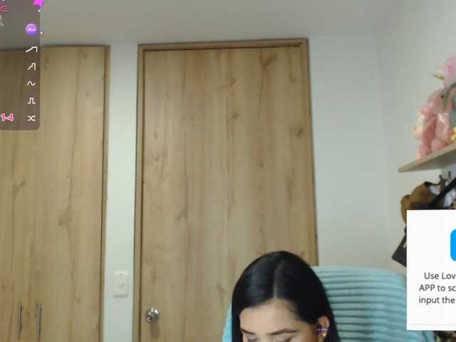 neereaa live cam on BongaCams
