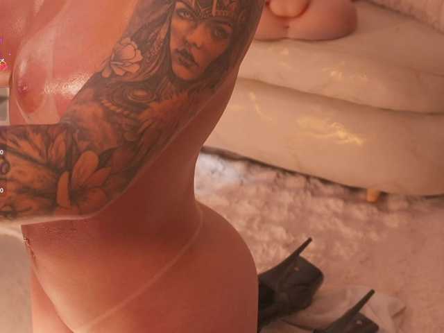 MadelineFox live cam on BongaCams