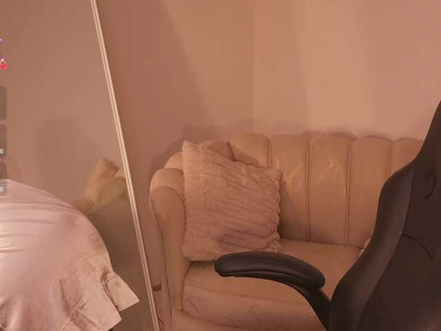 MadelineFox live webcam show