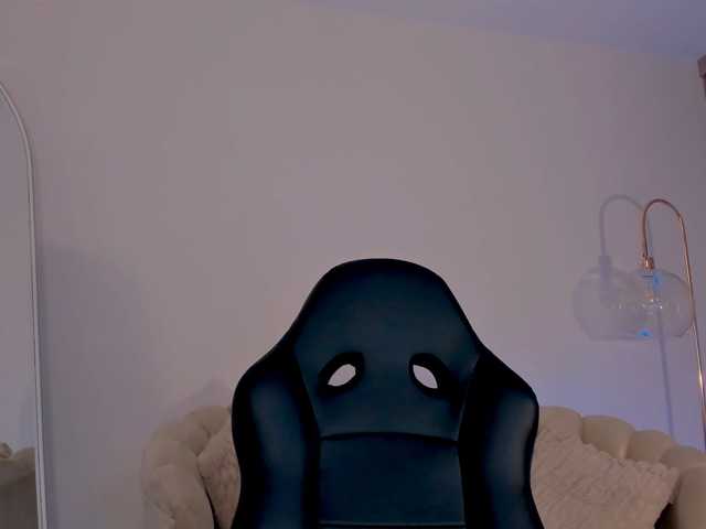 MadelineFox live cam