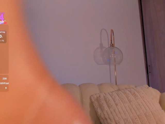 MadelineFox live cam preview