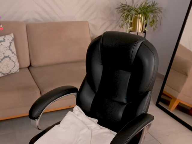 MadelineFox live cam