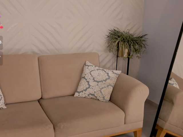 MadelineFox live cam