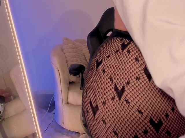 MadelineFox webcam