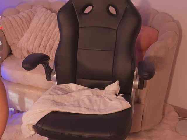 MadelineFox webcam