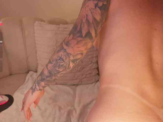 MadelineFox webcam