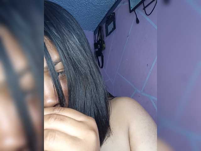 Vanessa333 live cam on BongaCams