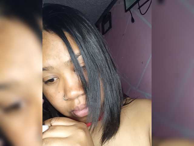 Vanessa333 live cam on BongaCams