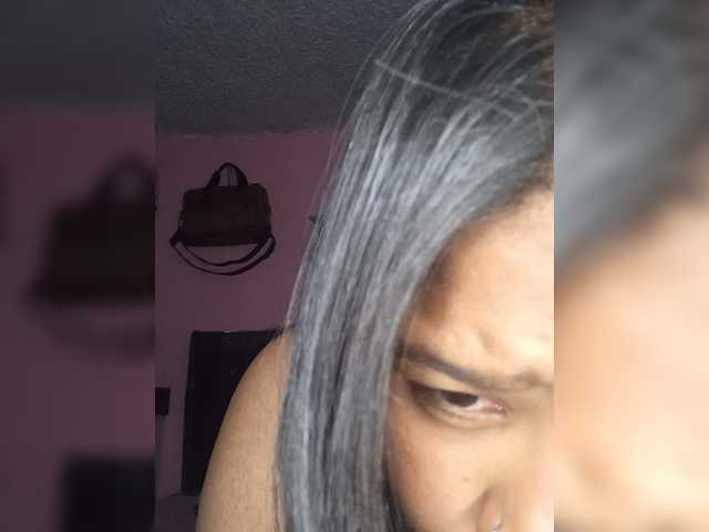 Vanessa333 live cam on BongaCams
