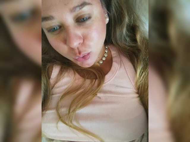 Bonne-Aurore live cam on BongaCams