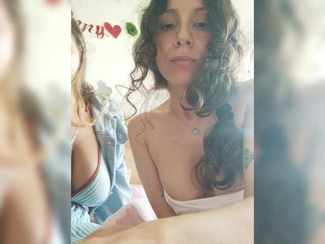 Bonne-Aurore live cam on BongaCams
