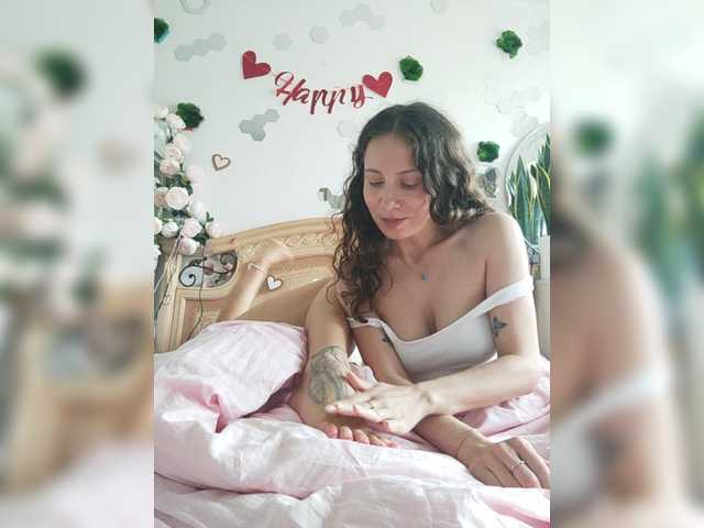Bonne-Aurore live cam on BongaCams