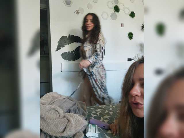 Bonne-Aurore live cam on BongaCams