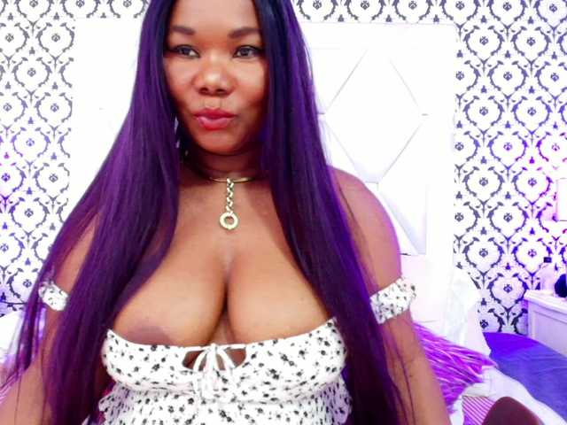 JelanyBankol live cam on BongaCams
