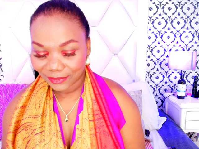 JelanyBankol live cam on BongaCams