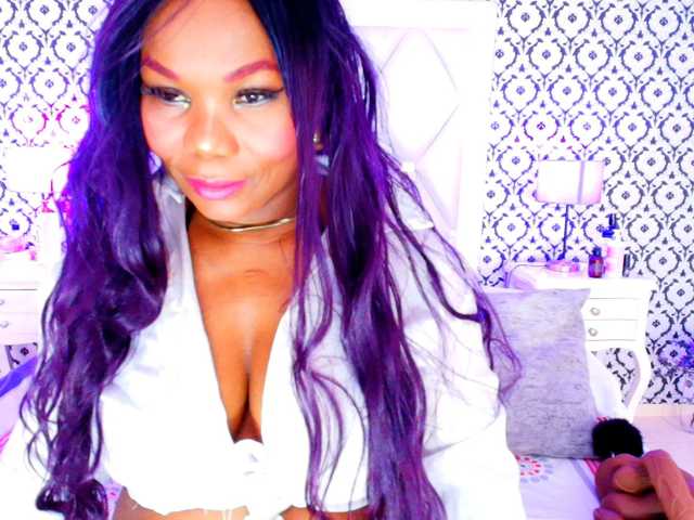 JelanyBankol live cam on BongaCams