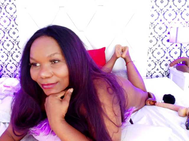 JelanyBankol live cam on BongaCams