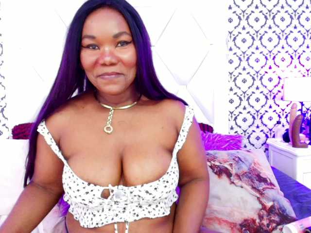 JelanyBankol live cam on BongaCams