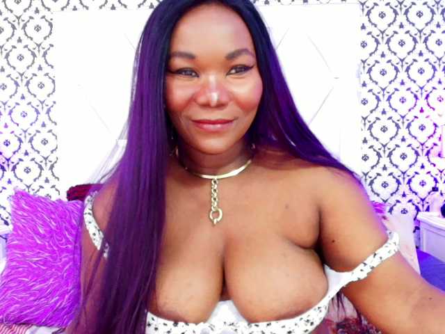 JelanyBankol live cam on BongaCams