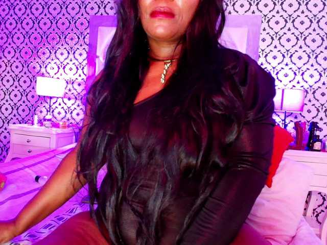 JelanyBankol live cam on BongaCams