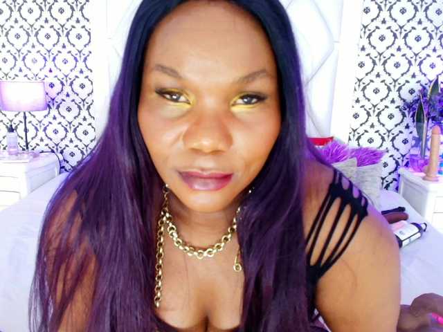 JelanyBankol live cam on BongaCams