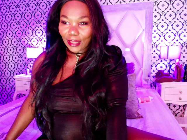 JelanyBankol live cam on BongaCams