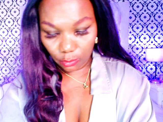 JelanyBankol live cam on BongaCams