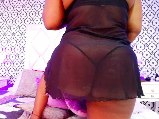 JelanyBankol live cam on BongaCams