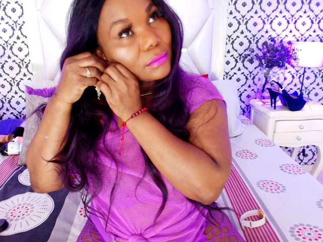 JelanyBankol live cam on BongaCams