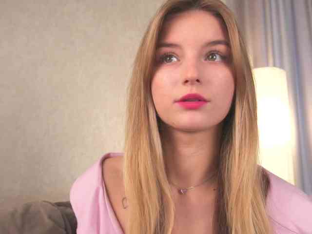 ilittleheara Live Webcam on BongaCams