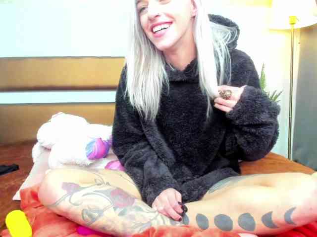 KatniseBabe KatniseBabe
