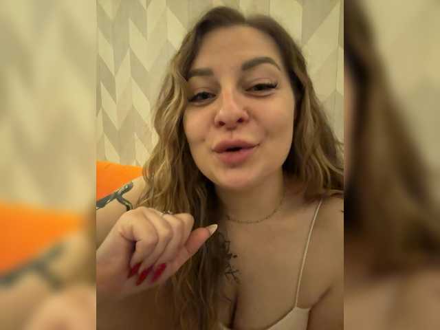 AvalangePear, 29 y/o - Live Cam on BongaCams