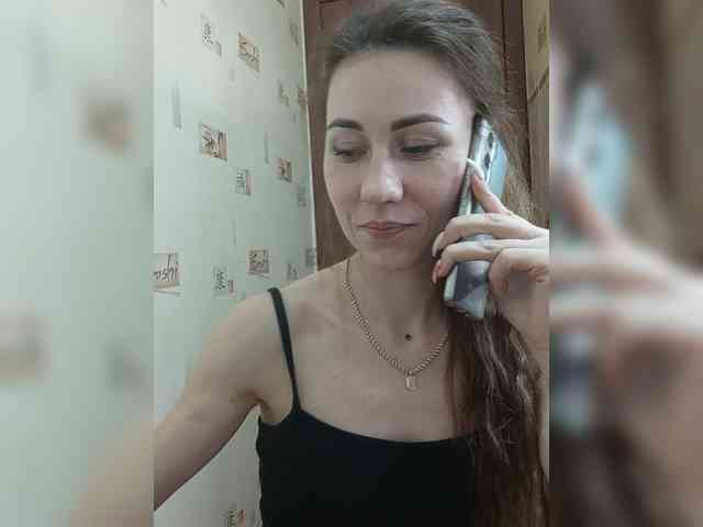 โมเดลนี้กำลังถ่ายทอดสดอยู่. -Kara-mellka-