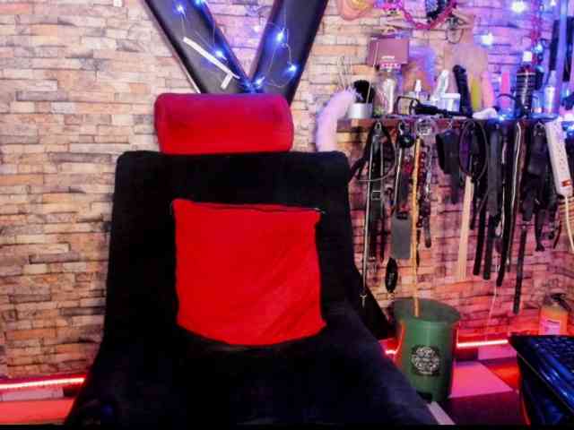 luna_lukis-1324 webcam