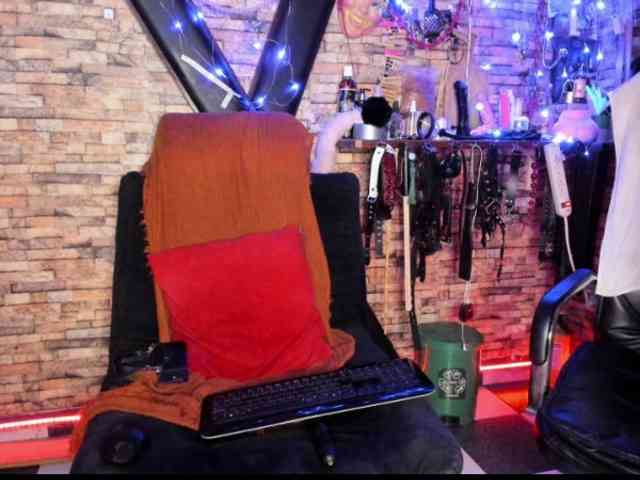 luna_lukis-1324 webcam