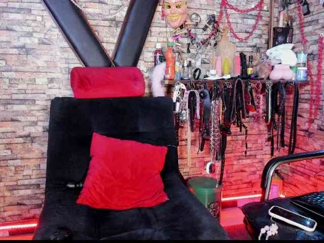 luna_lukis-1324 webcam