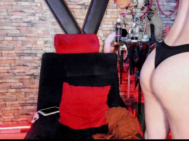 luna_lukis-1324 webcam