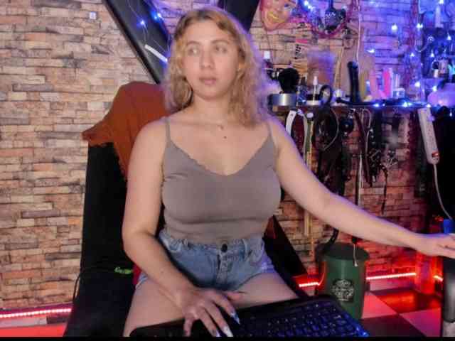 luna_lukis-1324 webcam