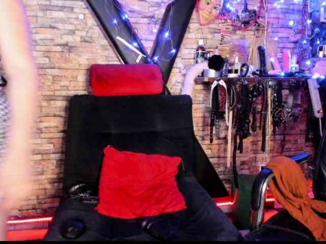 luna_lukis-1324 webcam